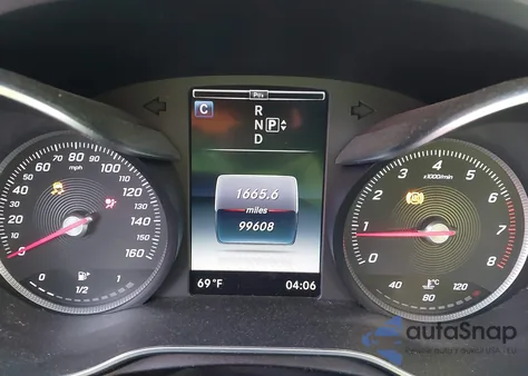 2015 Mercedes-Benz C 400 4Matic z USA, uszkodzony, nr VIN 55SWF6GB4FU003365